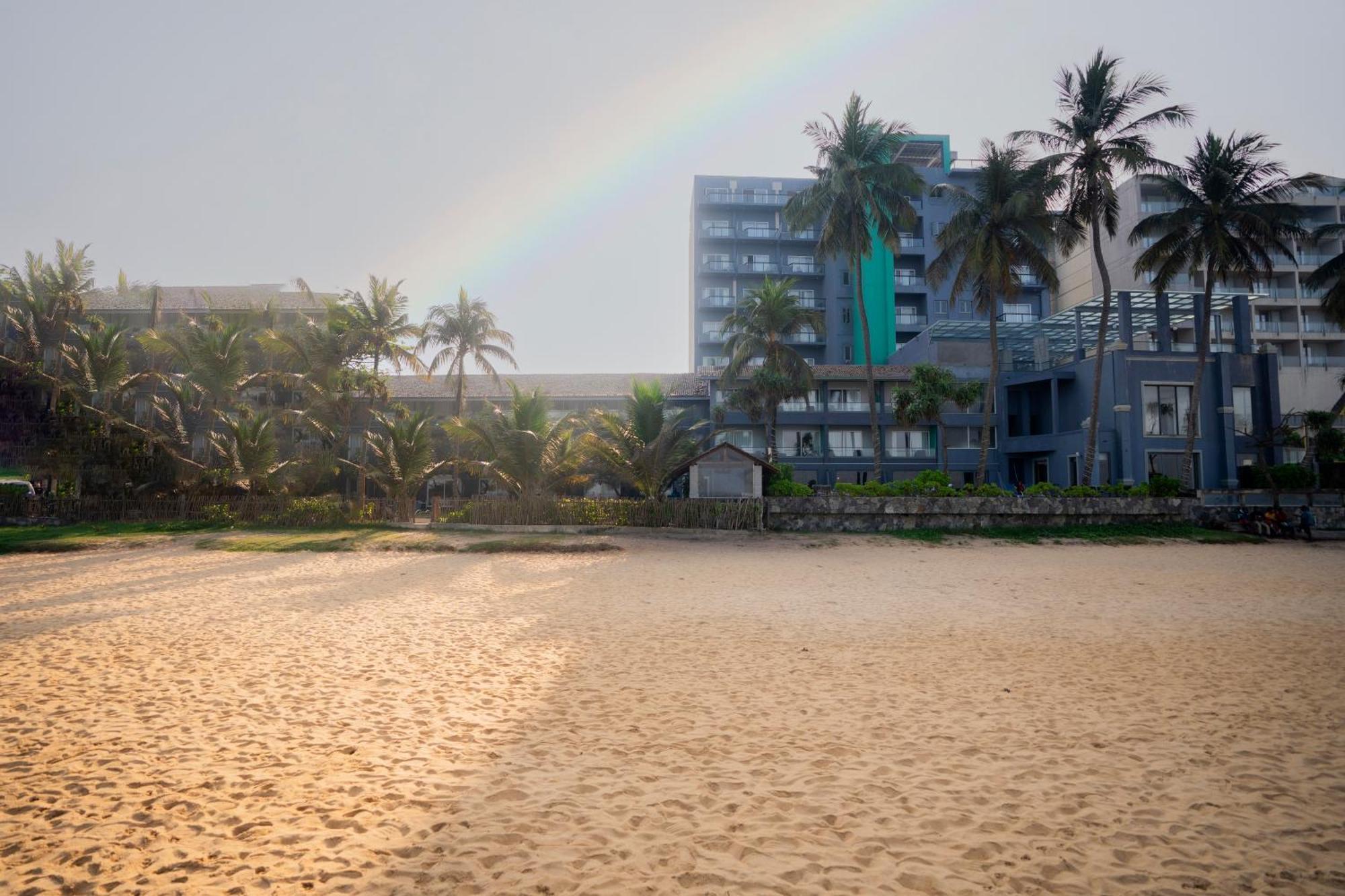Earl'S Regent Negombo Hotel Exterior foto